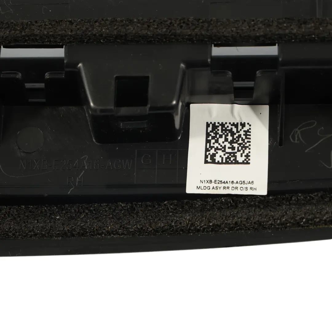 Volkswagen Mk2 Tür Fenster Verkleidung Abdeckung Hinten Rechts - SKU N1XB-E254A16-AGW - Teilenummer N1XB-E254A16-AGW