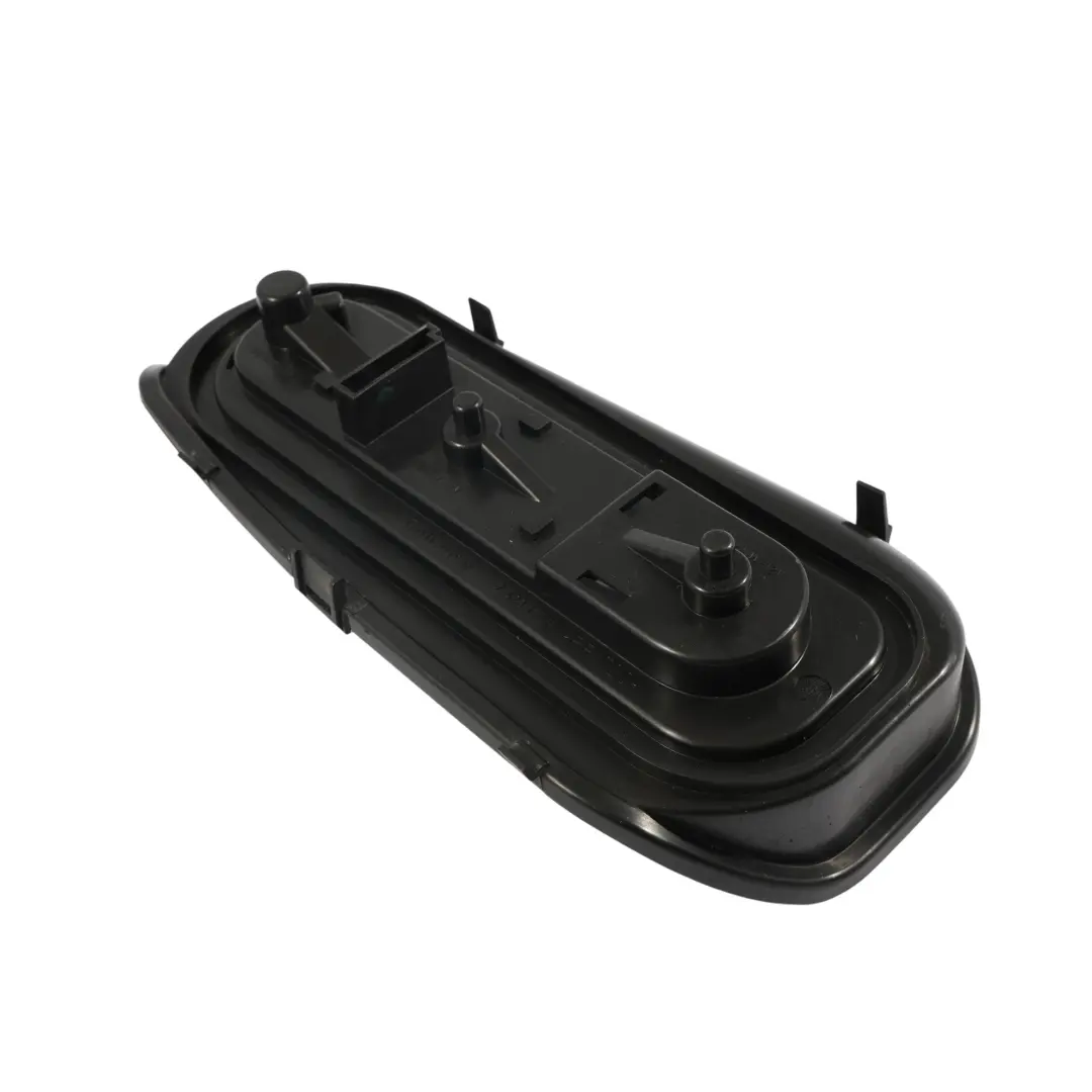 C450 Supporto Portalampada Posteriore Destro per Smart Fortwo con numero di parte Q0011638V001000000 Smart Fortwo C450 Supporto Portalampada Posteriore Destro - SKU Q0011638V001000000 - Numero di parte Q0011638V001000000