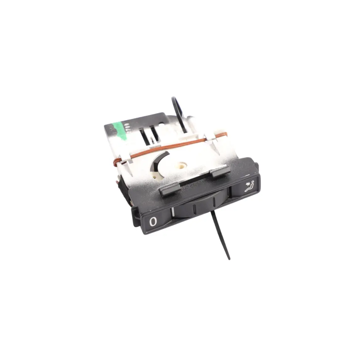 7L Dashboard Air Vent Adjusting Wheel Right O/S to Volkswagen Touareg with Part number 7L6819765M Volkswagen Touareg 7L Dashboard Air Vent Adjusting Wheel Right O/S - SKU RHD-7L6819765M - Part number 7L6819765M