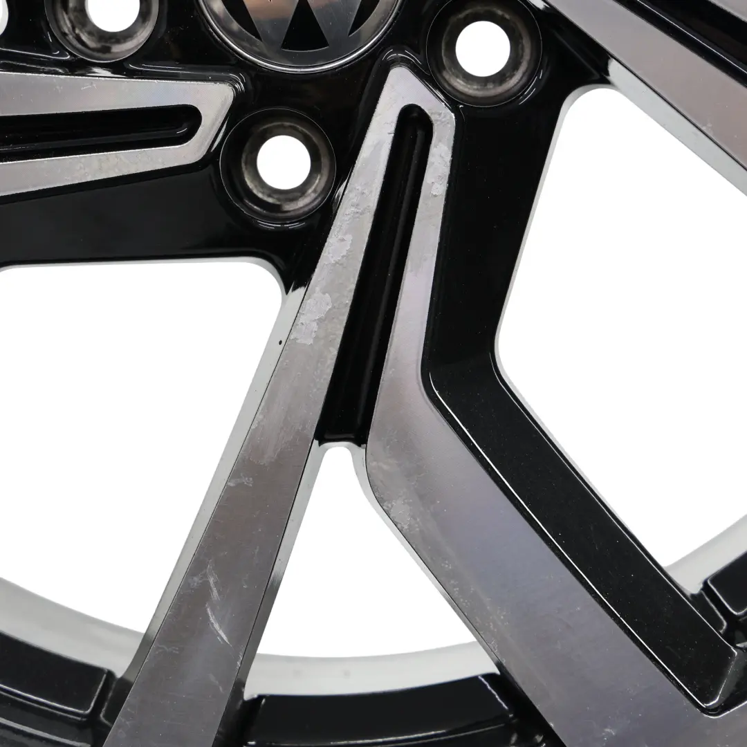 Felga Czarno Srebrna VIA 18" 7.5J ET:45 do Volkswagen Golf VII Polo V o numerze VW-VIA-18 Volkswagen Golf VII Polo V Felga Czarno Srebrna VIA 18" 7.5J ET:45 - SKU VW-VIA-18-1 - Numer Części VW-VIA-18