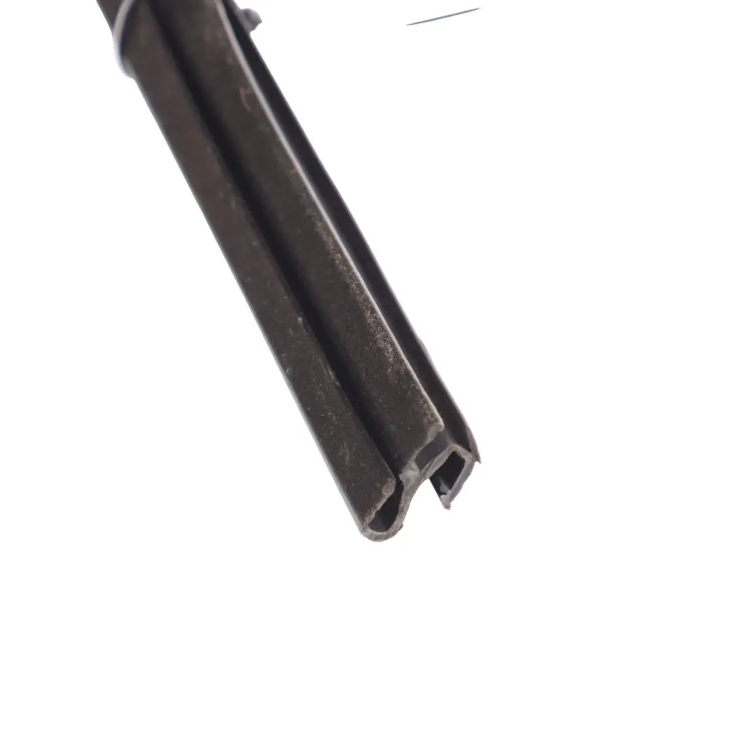 Mk3 Finestrino Posteriore Interno Striscia Guarnizione Destra per Ford Focus con numero di parte 1747504 Ford Focus Mk3 Finestrino Posteriore Interno Striscia Guarnizione Destra - SKU 1747504 - Numero di parte 1747504