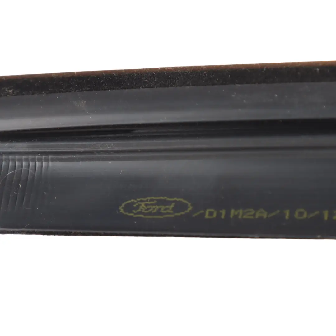 Mk3 Door Window Guide Seal Gasket Rubber Front Right O/S to Ford Focus with Part number 1785224 Ford Focus Mk3 Door Window Guide Seal Gasket Rubber Front Right O/S - SKU 1785224 - Part number 1785224