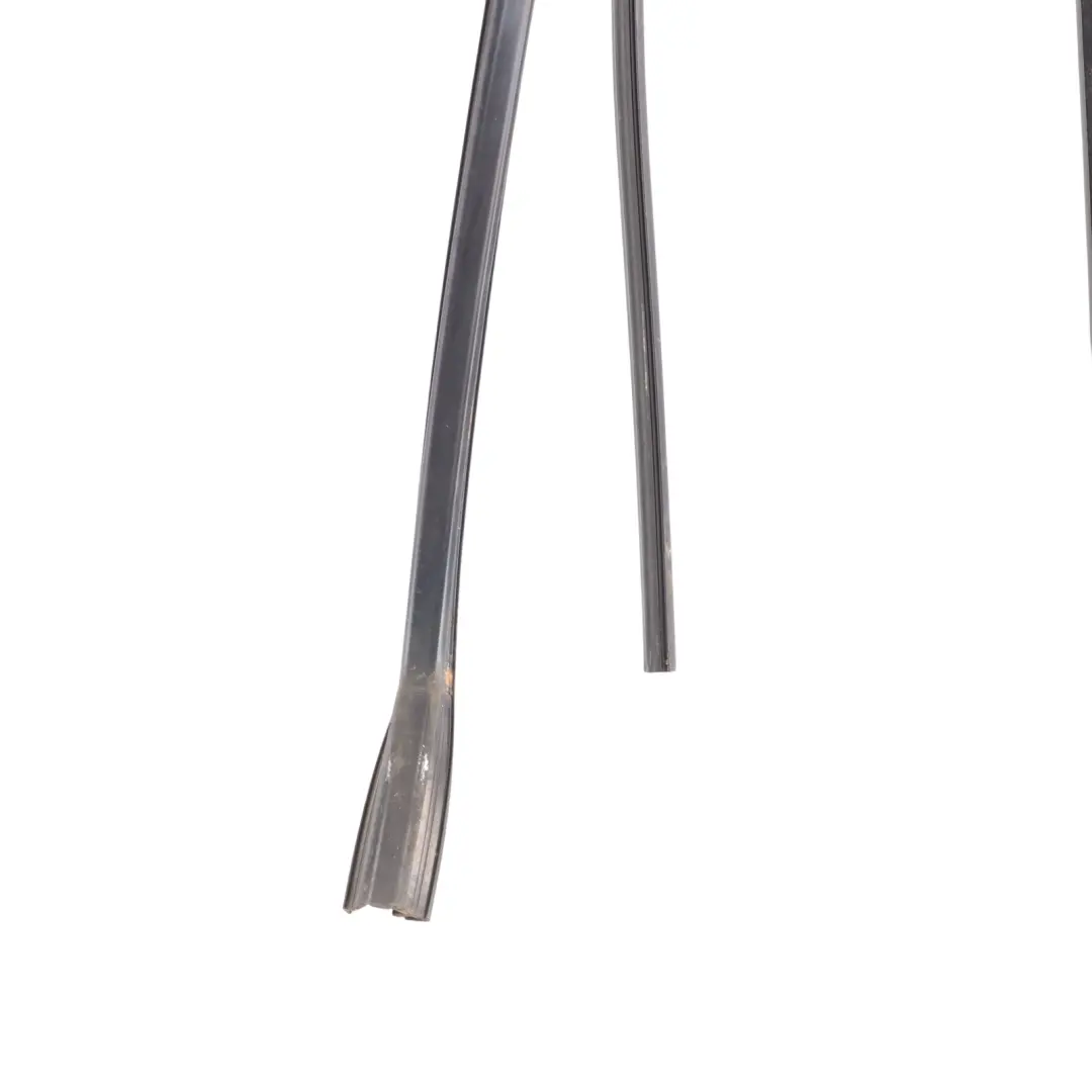 Sliding Side Door Window Frame Gasket Rear Right O/S AV11-R25825-AE to Ford B-Max with Part number 1847008 Ford B-Max Sliding Side Door Window Frame Gasket Rear Right O/S AV11-R25825-AE - SKU 1847008 - Part number 1847008