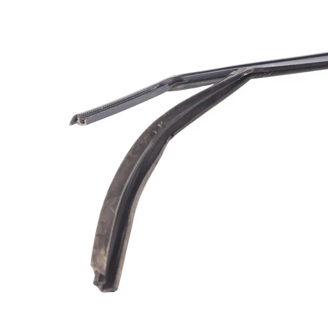 Mk3 Front Door Window Guide Seal Gasket Right O/S F1EB-A21510-BB to Ford Focus with Part number 1901517 Ford Focus Mk3 Front Door Window Guide Seal Gasket Right O/S F1EB-A21510-BB - SKU 1901517 - Part number 1901517