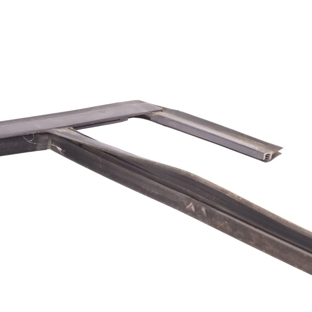 Mk3 Front Door Window Guide Seal Gasket Right O/S F1EB-A21510-BB to Ford Focus with Part number 1901517 Ford Focus Mk3 Front Door Window Guide Seal Gasket Right O/S F1EB-A21510-BB - SKU 1901517 - Part number 1901517