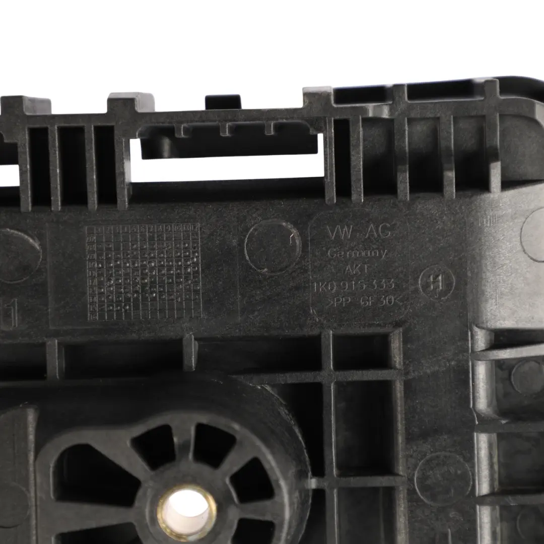 Boîtier Batterie Support Fixation Couvercle pour Audi A3 8P à propos du numéro de pièce 1K0915333 Audi A3 8P Boîtier Batterie Support Fixation Couvercle - SKU 1K0915333 - Numéro de pièce 1K0915333