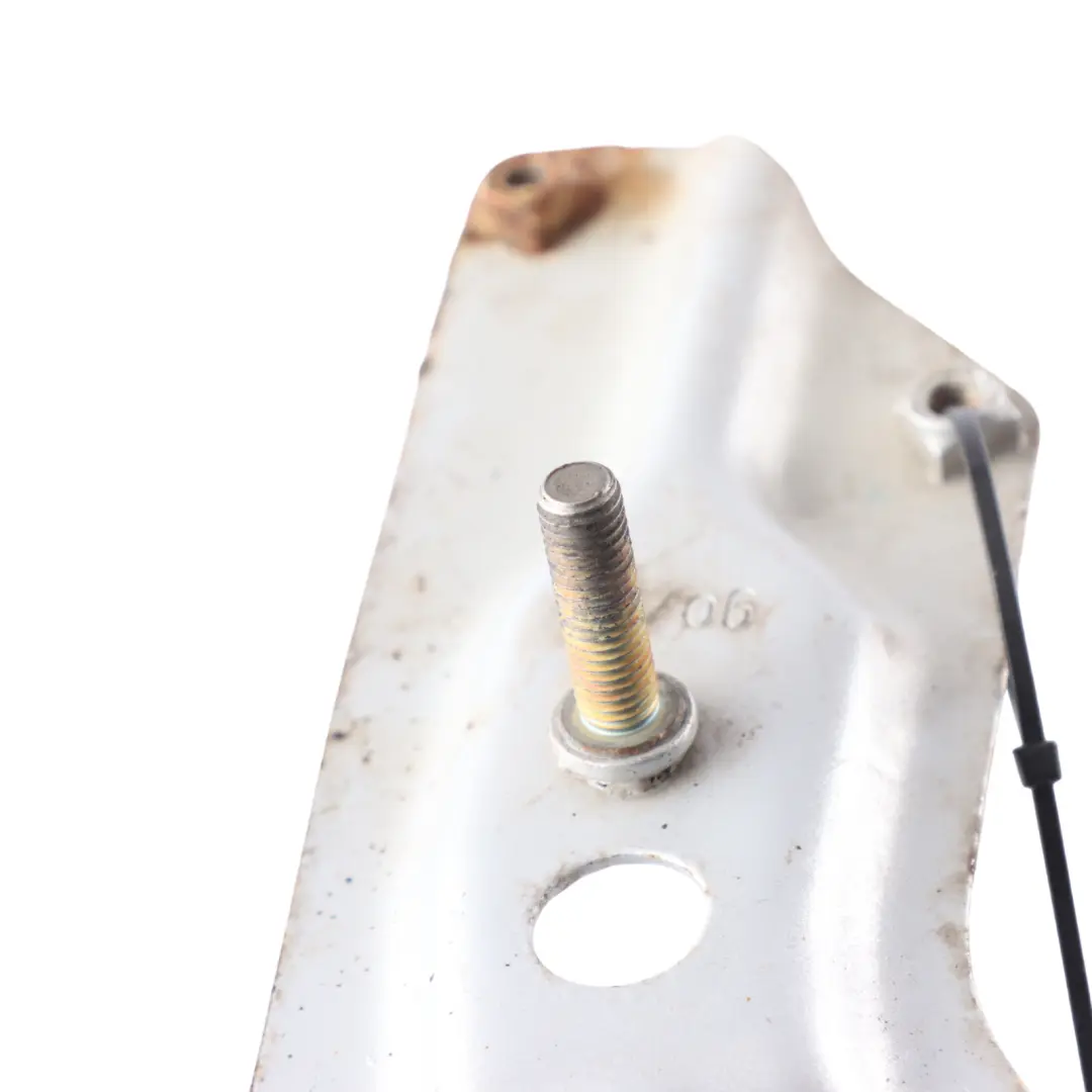 VW Golf Mk5 Wing Bracket Support Front Left Reflex Silver A7W - SKU 1K6821135-RES - Número de pieza 1K6821135