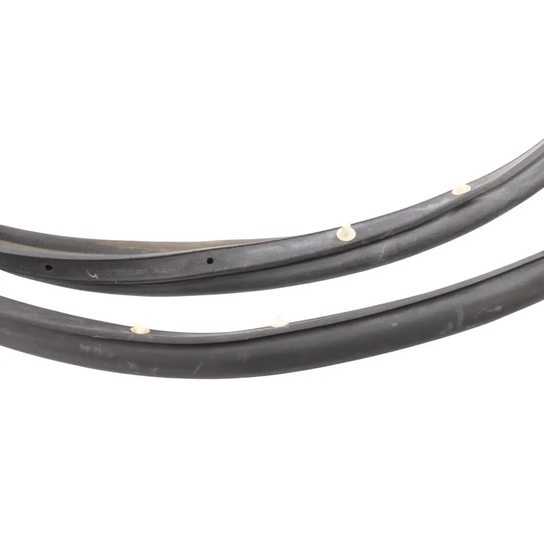 Uszczelka Gumowa Drzwi Prawy Przód 8A61-A253A10-AY do Ford Fiesta Mk7 o numerze 2054821 Ford Fiesta Mk7 Uszczelka Gumowa Drzwi Prawy Przód 8A61-A253A10-AY - SKU 2054821 - Numer Części 2054821