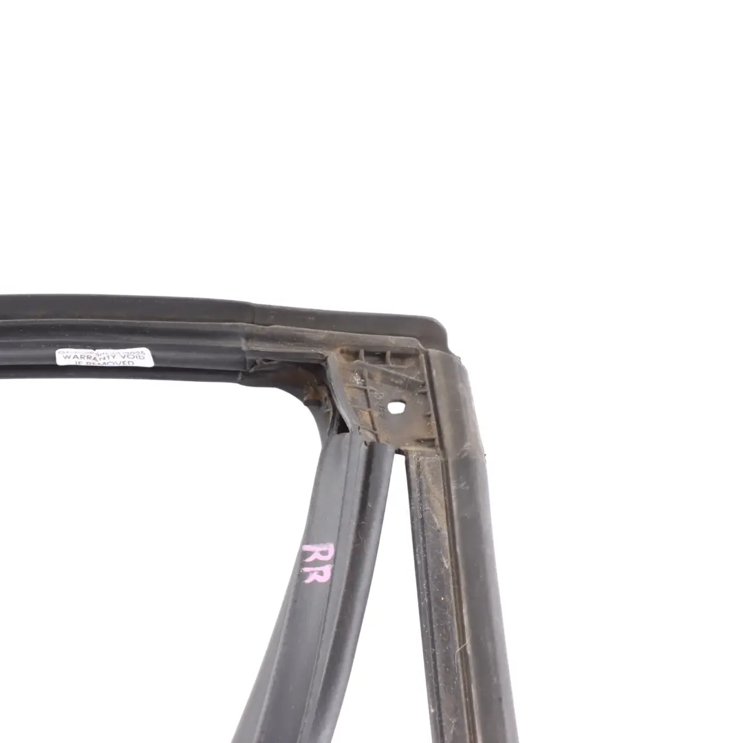 Guarnizione Porta Anteriore In Gomma Destra 8A61-A253A10-AY per Ford Fiesta Mk7 con numero di parte 2054821 Ford Fiesta Mk7 Guarnizione Porta Anteriore In Gomma Destra 8A61-A253A10-AY - SKU 2054821 - Numero di parte 2054821