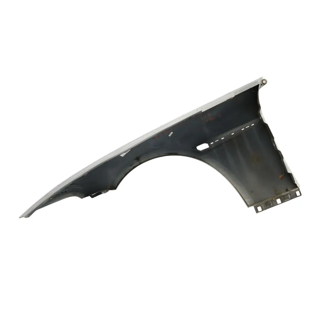 Błotnik Prawy Przedni Titansilber Srebrny Metalik - 354 do BMW E63 E64 o numerze 2155902 BMW E63 E64 Błotnik Prawy Przedni Titansilber Srebrny Metalik - 354 - SKU 2155902-TS - Numer Części 2155902