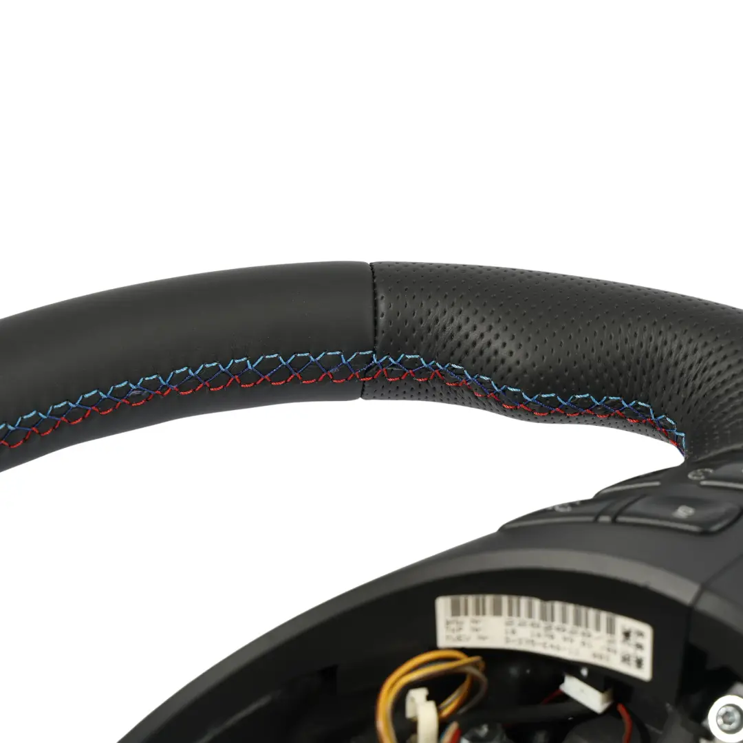 Volant NEUF En Cuir Noir M Sport Tricolore pour BMW E46 M3 E39 M5 à propos du numéro de pièce 2282020 BMW E46 M3 E39 M5 Volant NEUF En Cuir Noir M Sport Tricolore - SKU 2282020-3 - Numéro de pièce 2282020