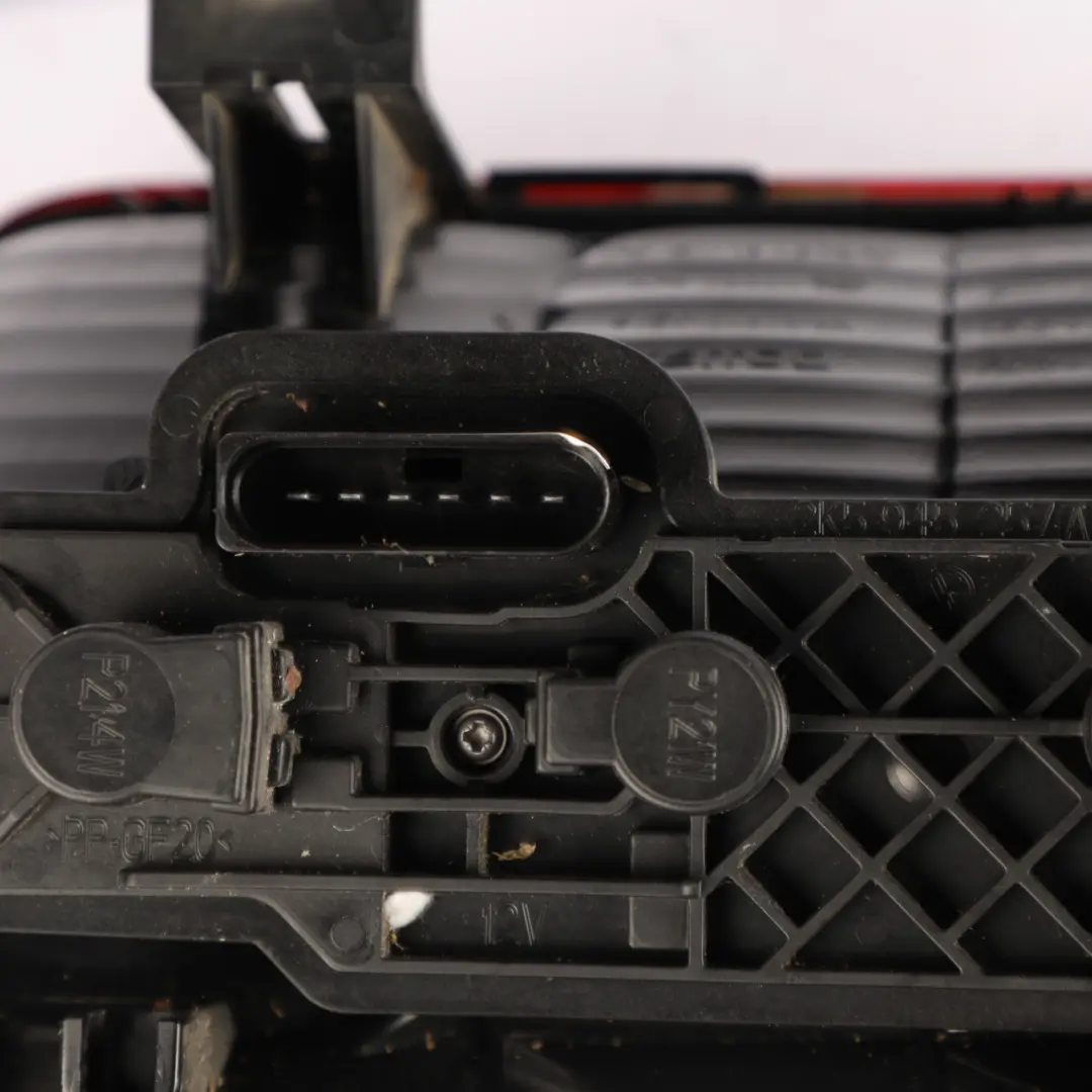 Feu arrière gauche Couvercle coffre pour VW Volkswagen Caddy Maxi à propos du numéro de pièce 2K5945095J VW Volkswagen Caddy Maxi Feu arrière gauche Couvercle coffre - SKU 2K5945095P - Numéro de pièce 2K5945095J