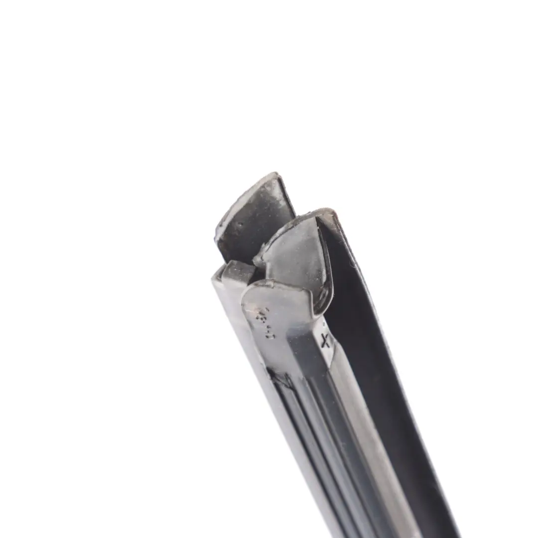 Mk3 Window Moulding Door Front Right O/S Seal Gasket 5-Door to Seat Leon with Part number 5F4837472 Seat Leon Mk3 Window Moulding Door Front Right O/S Seal Gasket 5-Door - SKU 5F4837472 - Part number 5F4837472