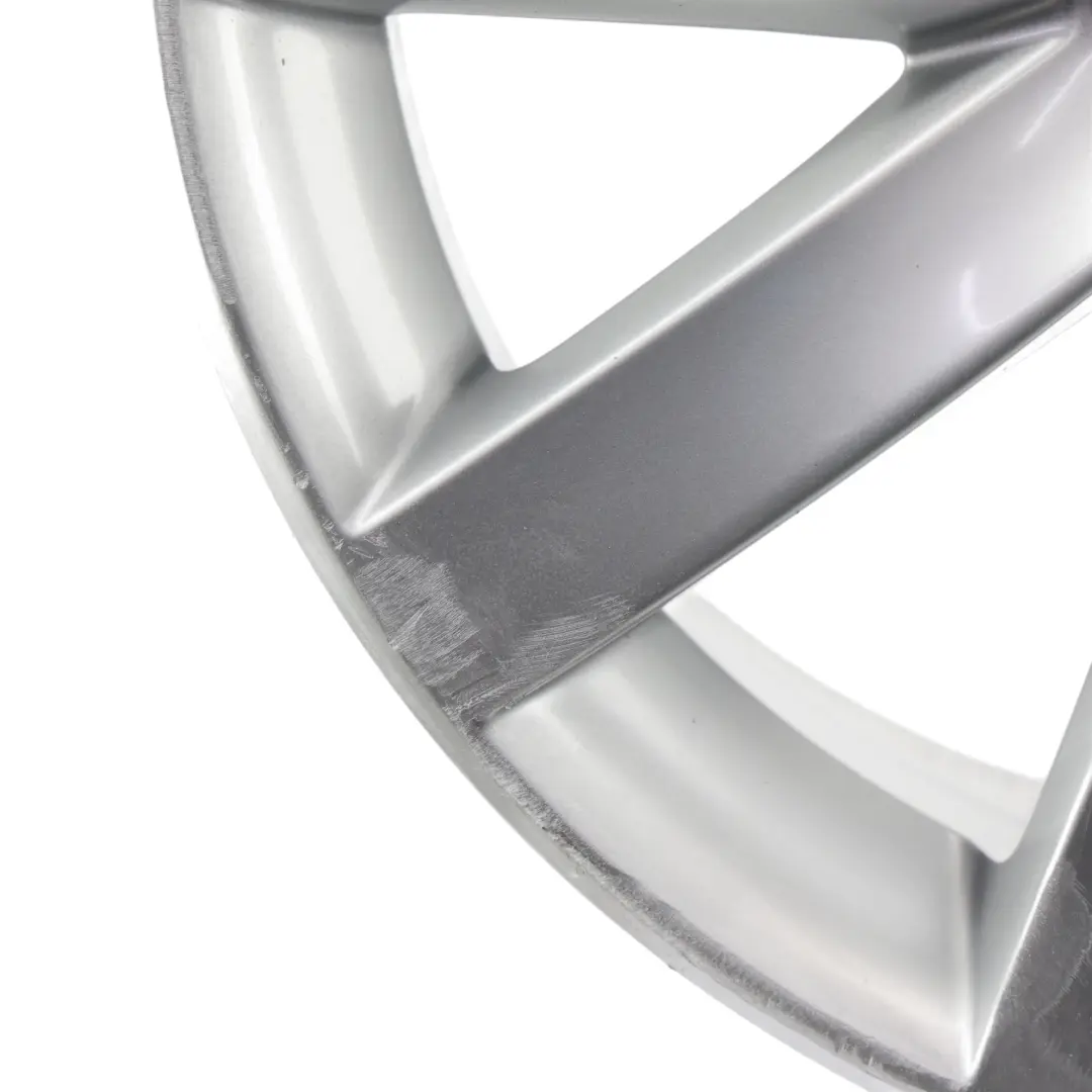 Mk6 Srebrna Felga Aluminiowa 17" 7J ET:54 do Volkswagen Golf o numerze 5K0601025F Volkswagen Golf Mk6 Srebrna Felga Aluminiowa 17" 7J ET:54 - SKU 5K0601025F-1 - Numer Części 5K0601025F