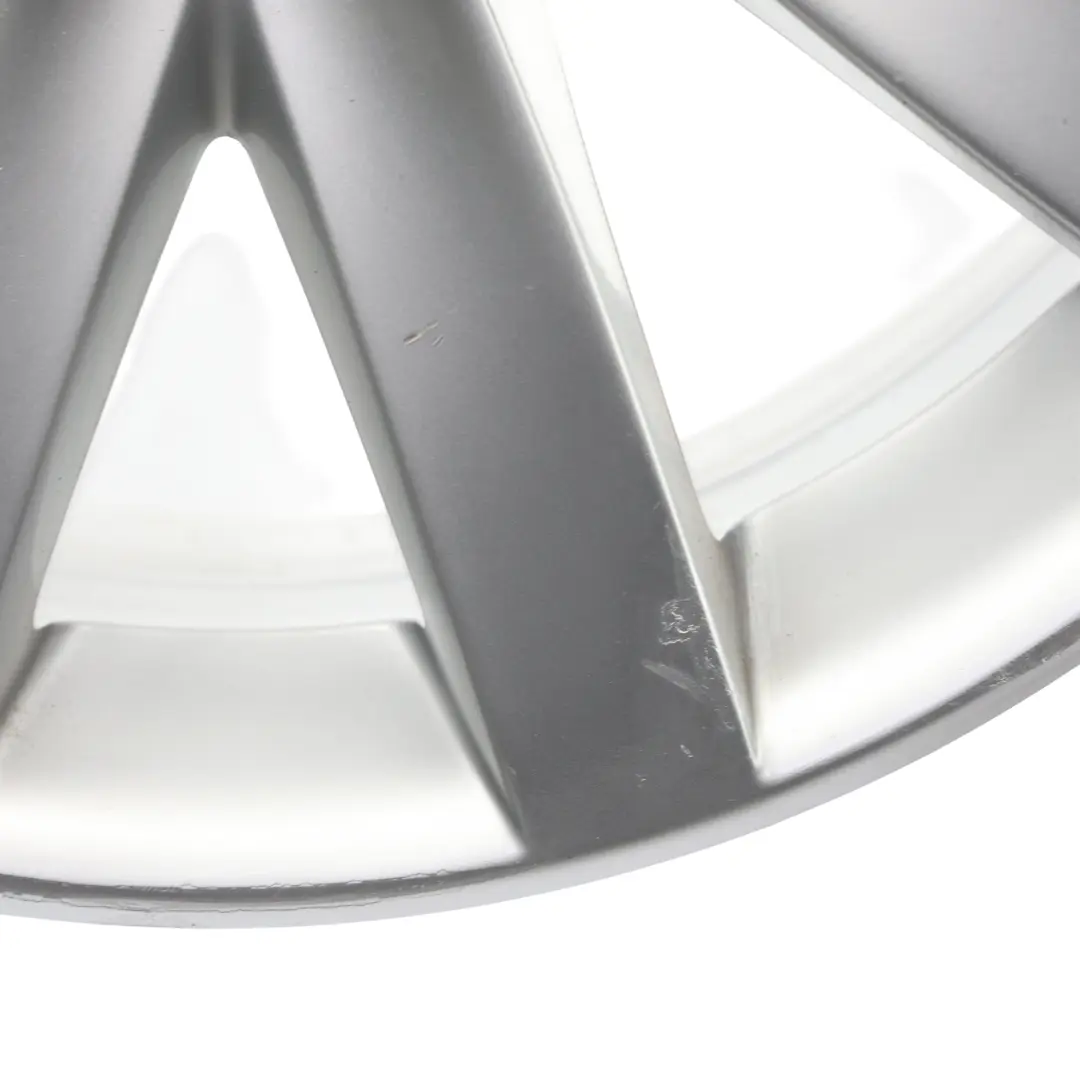 Mk6 Silberne Leichtmetallfelge Alufelge 17" 7J ET:54 für Volkswagen Golf mit Teilenummer 5K0601025F Volkswagen Golf Mk6 Silberne Leichtmetallfelge Alufelge 17" 7J ET:54 - SKU 5K0601025F - Teilenummer 5K0601025F