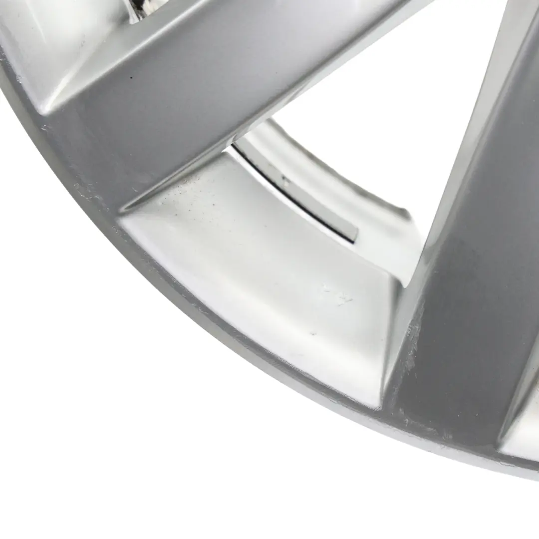 Mk6 Silberne Leichtmetallfelge Alufelge 17" 7J ET:54 für Volkswagen Golf mit Teilenummer 5K0601025F Volkswagen Golf Mk6 Silberne Leichtmetallfelge Alufelge 17" 7J ET:54 - SKU 5K0601025F - Teilenummer 5K0601025F