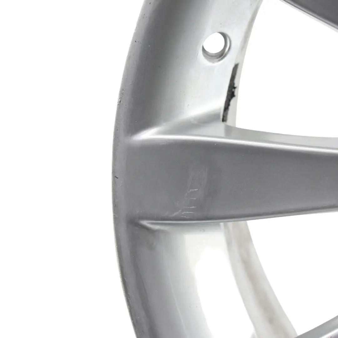 Felga Aluminiowa Srebrna Przód 19" 8,5J ET:14 do BMW E63 E64 o numerze 6770941 BMW E63 E64 Felga Aluminiowa Srebrna Przód 19" 8,5J ET:14 - SKU 6770941-4 - Numer Części 6770941