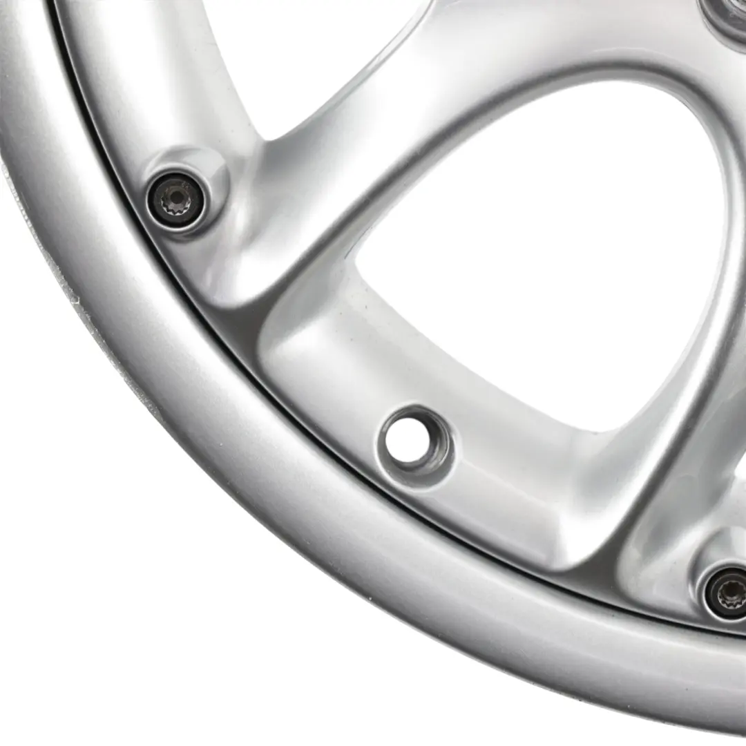 Felga Aluminiowa Srebrna 17" 7J ET:48 Web Cross Spoke do Mini Cooper R50 R56 o numerze 6775686 Mini Cooper R50 R56 Felga Aluminiowa Srebrna 17" 7J ET:48 Web Cross Spoke - SKU 6775686-4 - Numer Części 6775686