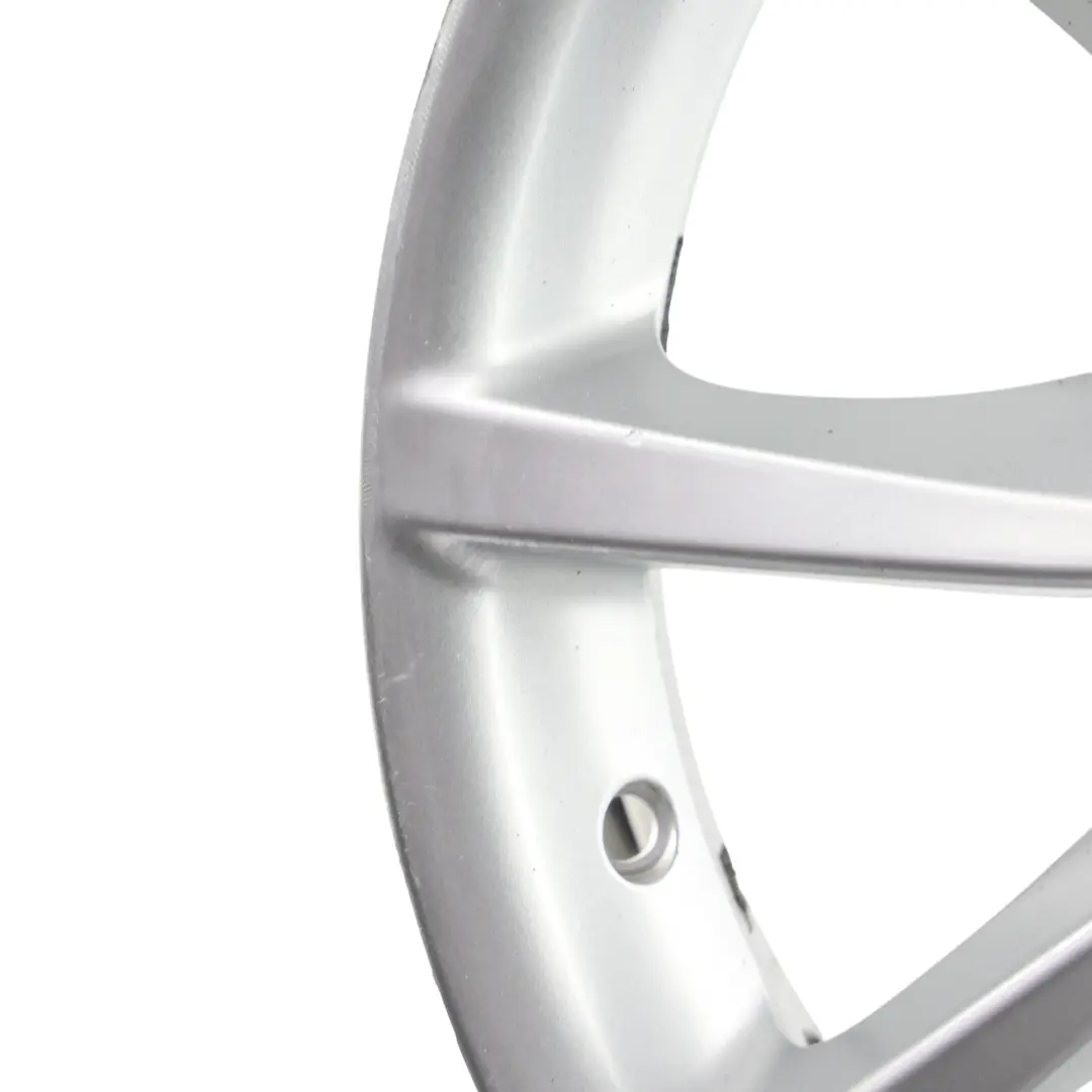 Cerchi In Lega Argento 17" 8J ET:20 V-Spoke 245 per BMW E60 E61 con numero di parte 6777348 BMW E60 E61 Cerchi In Lega Argento 17" 8J ET:20 V-Spoke 245 - SKU 6777348-2 - Numero di parte 6777348