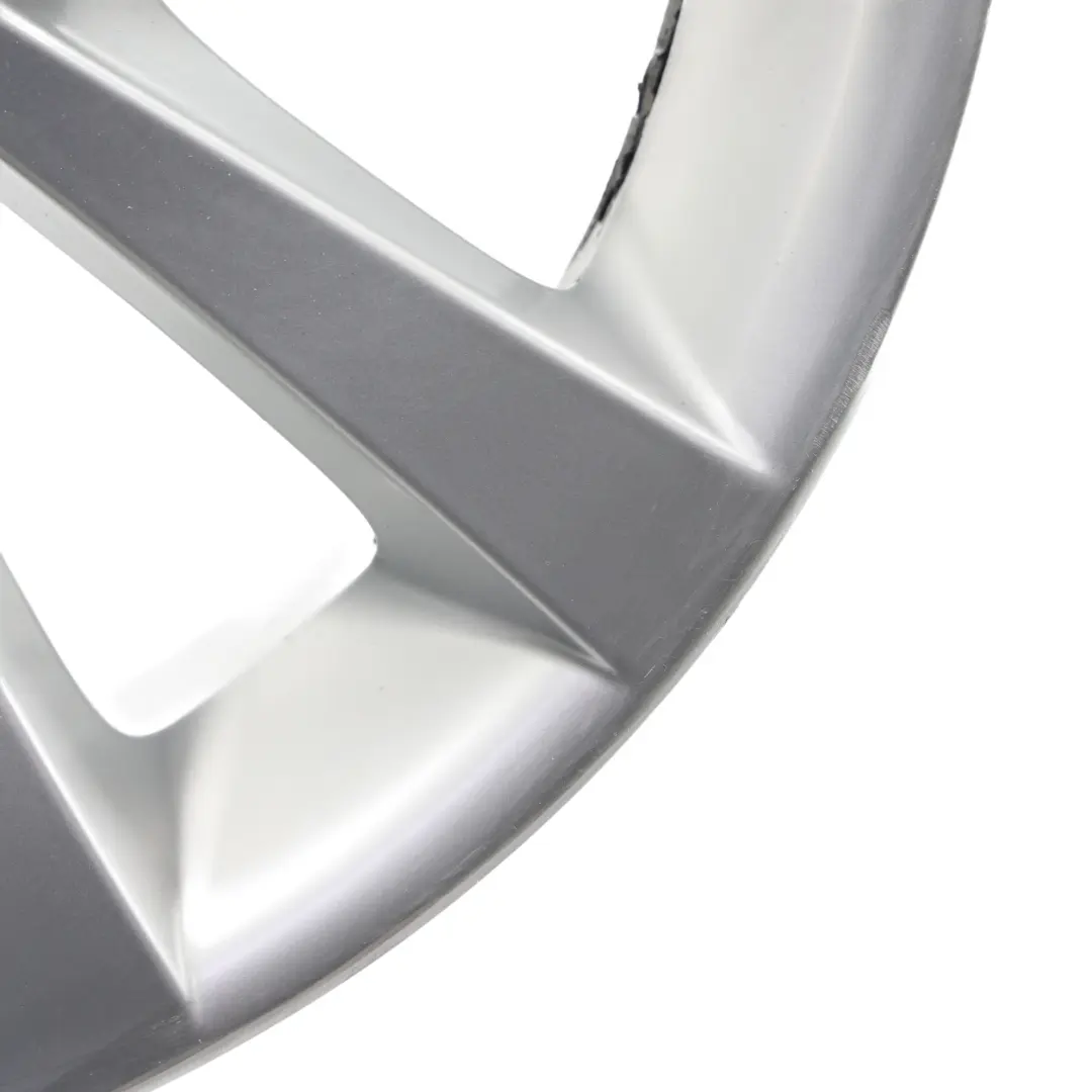 Jante alliage leger argente 18" rayons V 328 8J ET:30 pour BMW F06 F10 F11 à propos du numéro de pièce 6790173 BMW F06 F10 F11 Jante alliage leger argente 18" rayons V 328 8J ET:30 - SKU 6790173-2 - Numéro de pièce 6790173