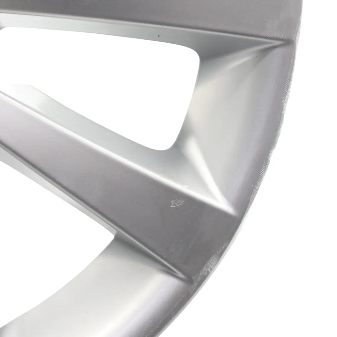 Argento cerchio in lega leggera 18" razze a V 328 8J ET:30 per BMW F06 F10 F11 con numero di parte 6790173 BMW F06 F10 F11 Argento cerchio in lega leggera 18" razze a V 328 8J ET:30 - SKU 6790173-3 - Numero di parte 6790173