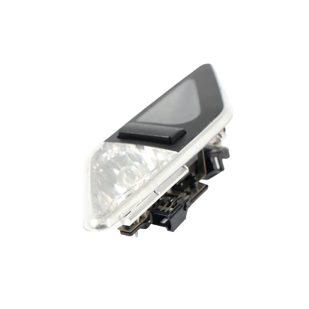 Światło Lampka Oświetlenie Tył Prawo do BMW E46 o numerze 6962050 BMW E46 Światło Lampka Oświetlenie Tył Prawo - SKU 6962050 - Numer Części 6962050