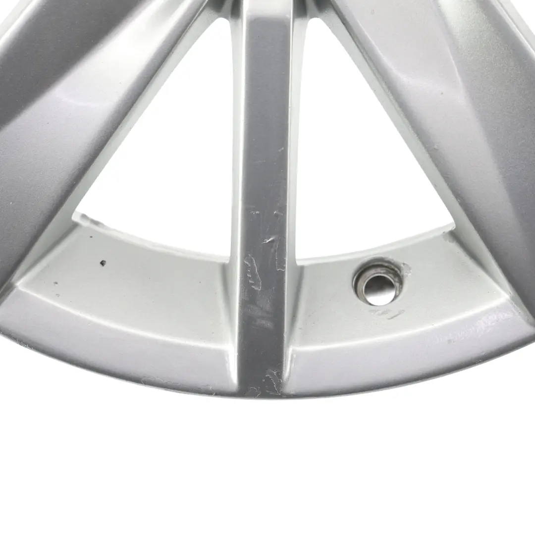 Srebrna Felga Aluminiowa 15" 6J ET:40 do Volkswagen Polo 6C o numerze 6C0601025 Volkswagen Polo 6C Srebrna Felga Aluminiowa 15" 6J ET:40 - SKU 6C0601025-1 - Numer Części 6C0601025