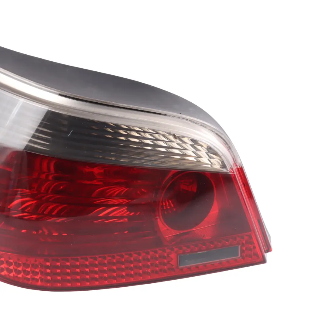 Fanale posteriore sinistro Pannello laterale posteriore colorato per BMW E60 con numero di parte 7165737 BMW E60 Fanale posteriore sinistro Pannello laterale posteriore colorato - SKU 7165737-2 - Numero di parte 7165737