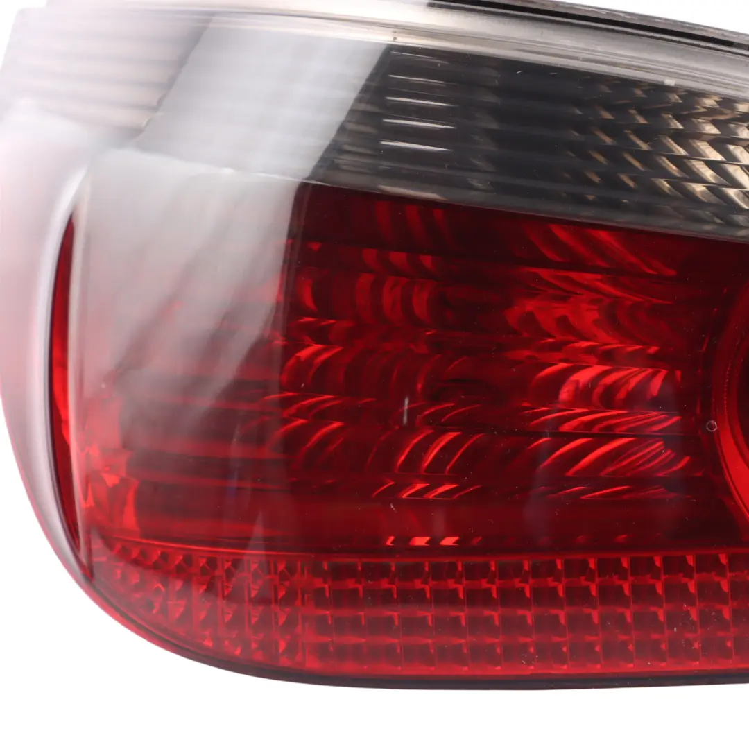 Lampa Lewy Tył Lewa Tylna Przyciemniona do BMW E60 o numerze 7165737 BMW E60 Lampa Lewy Tył Lewa Tylna Przyciemniona - SKU 7165737-2 - Numer Części 7165737