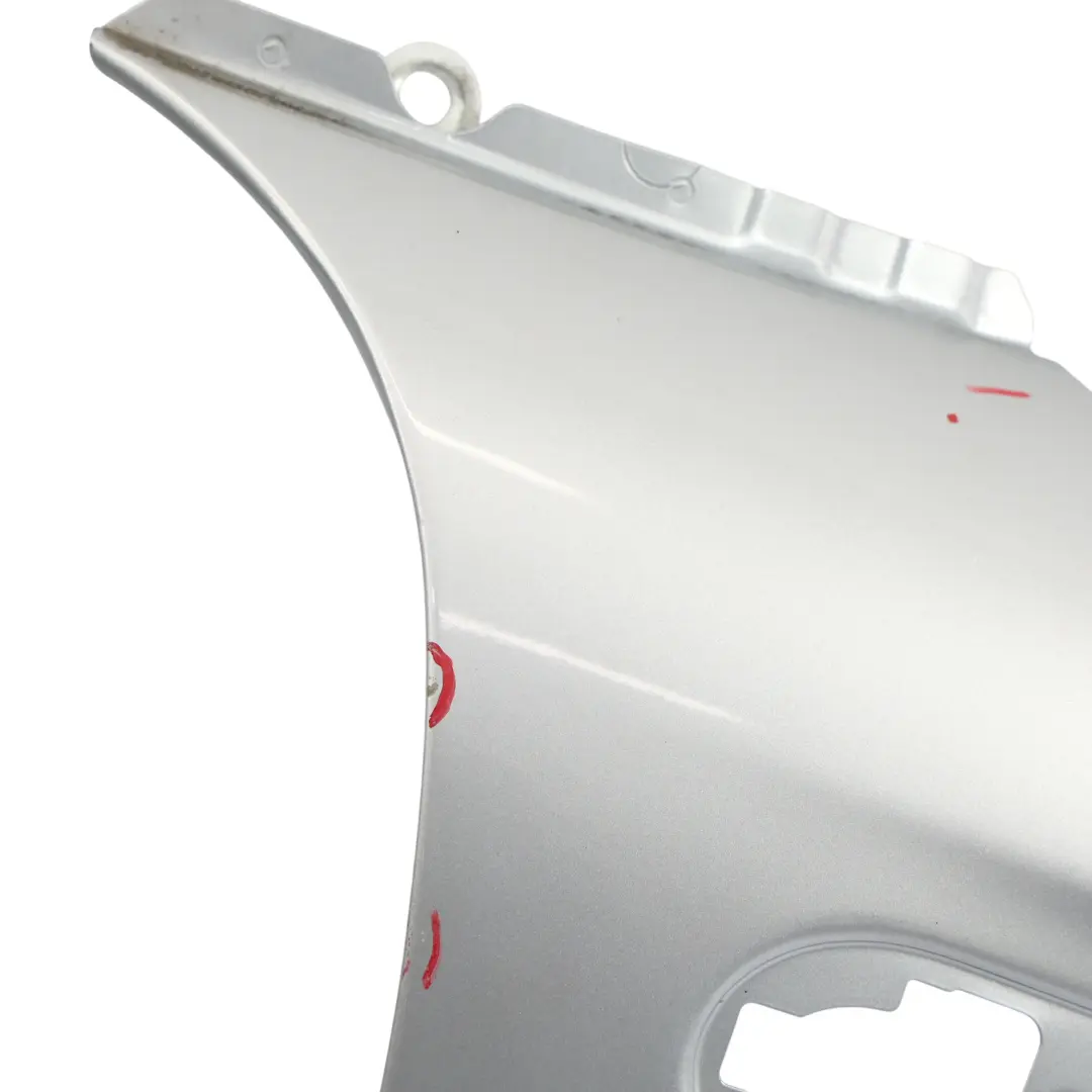 Pannello Laterale Anteriore Destro Rivestimento White Silver - A62 per Mini F55 F56 con numero di parte 7374522 Mini F55 F56 Pannello Laterale Anteriore Destro Rivestimento White Silver - A62 - SKU 7374522-WS - Numero di parte 7374522