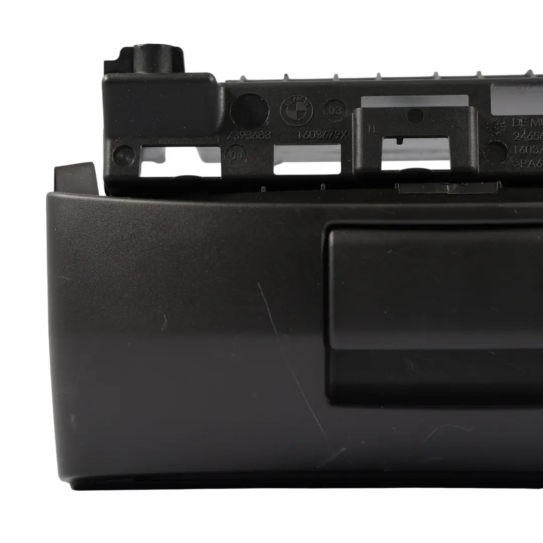 Vano Portaoggetti Sotto Il Sedile Anteriore Sinistro per BMW F39 F45 F48 con numero di parte 7393683 BMW F39 F45 F48 Vano Portaoggetti Sotto Il Sedile Anteriore Sinistro - SKU 7393683 - Numero di parte 7393683