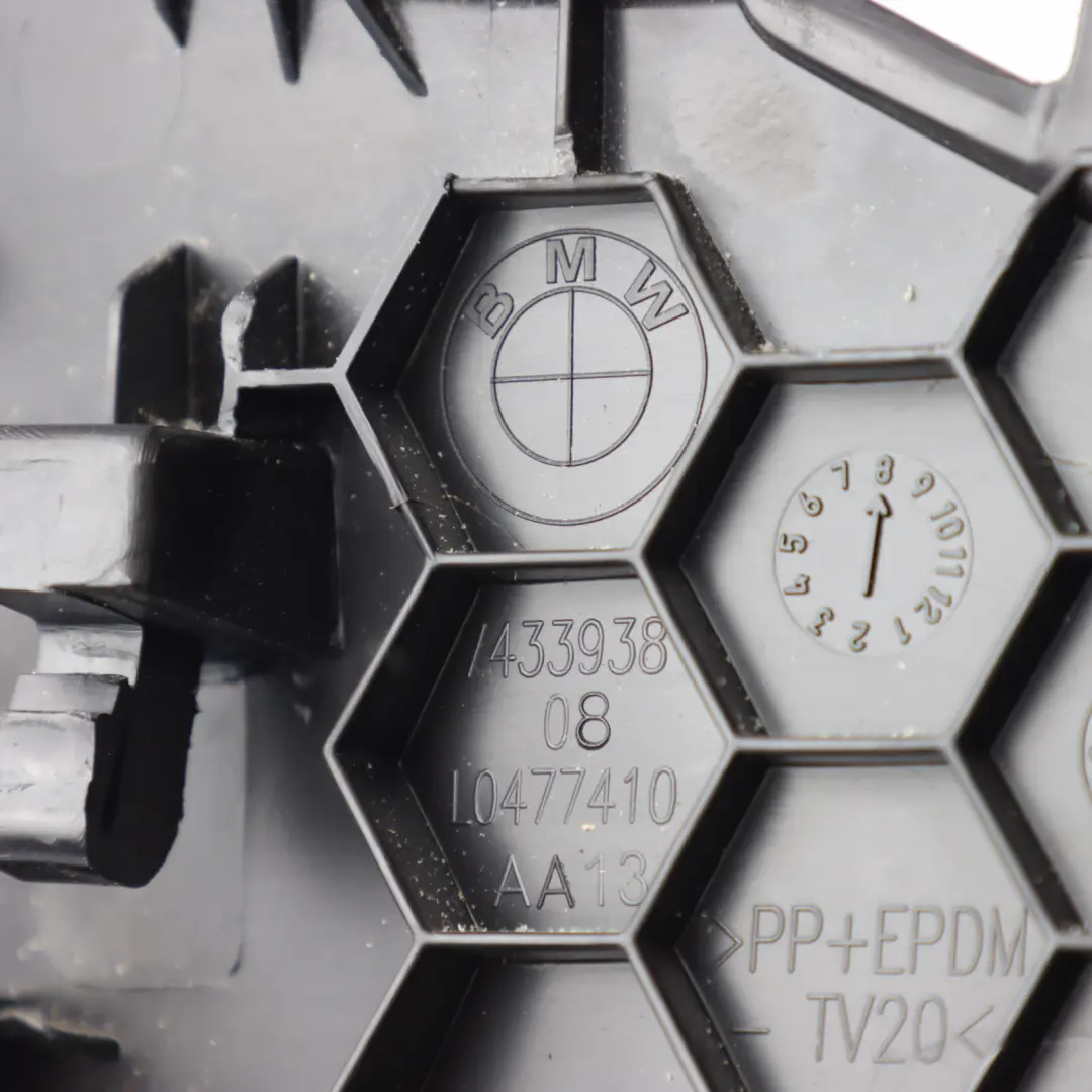 Front Seat Cover Trim Black Outer Right O/S to BMW X3 G01 X4 G02 G20 G21 with Part number 7469672 BMW X3 G01 X4 G02 G20 G21 Front Seat Cover Trim Black Outer Right O/S - SKU 7433938 - Part number 7469672