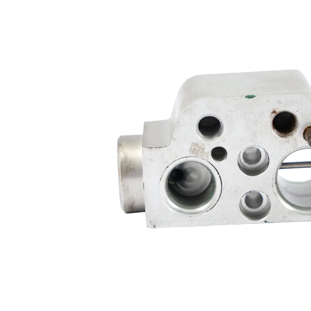 7L Valvola Espansione Aria Condizionata A/C per Audi Q7 4L VW Touareg con numero di parte 7L0820679C Audi Q7 4L VW Touareg 7L Valvola Espansione Aria Condizionata A/C - SKU 7L0820679C - Numero di parte 7L0820679C