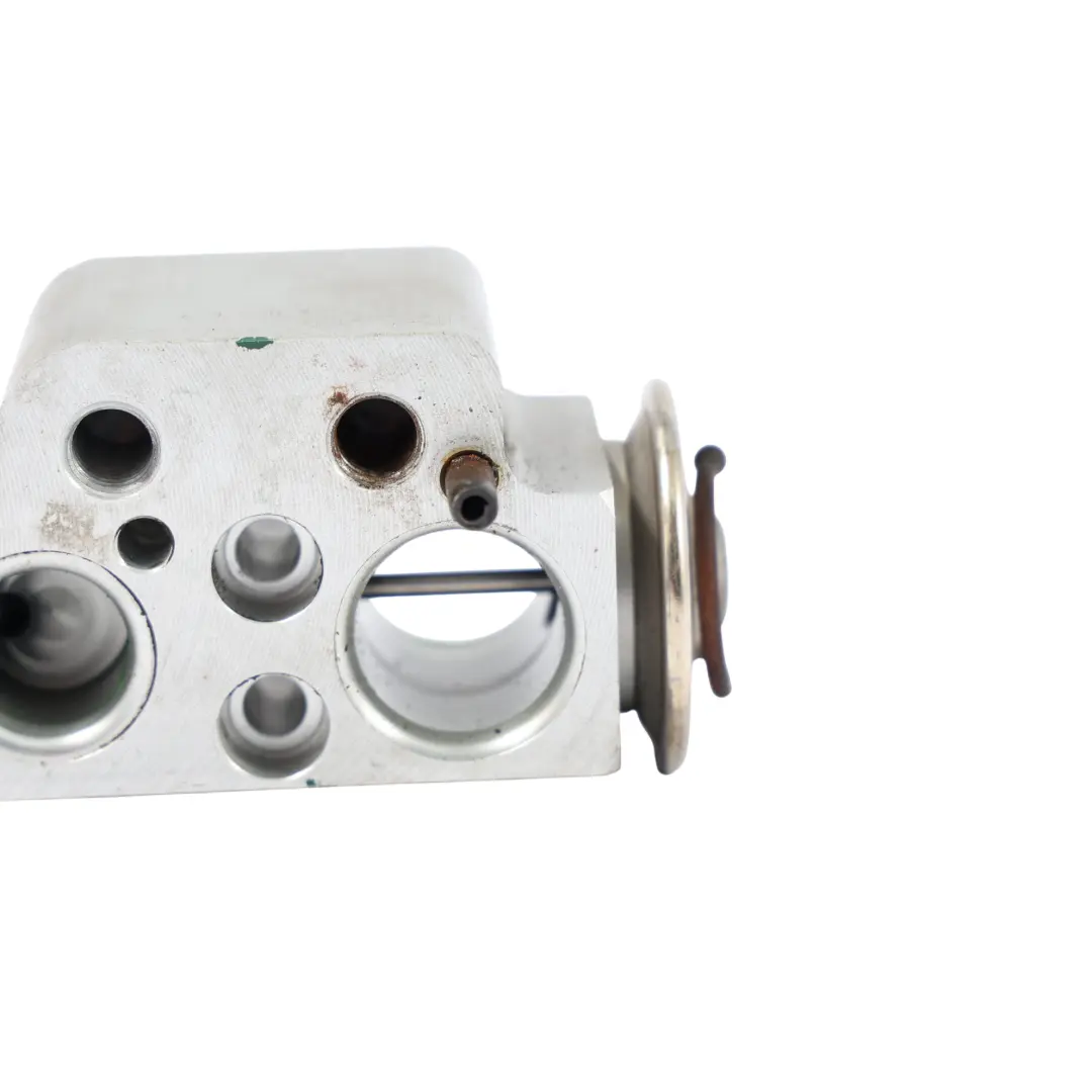 7L Expansion Valve Air Conditioning A/C to Audi Q7 4L Volkswagen Touareg with Part number 7L0820679C Audi Q7 4L Volkswagen Touareg 7L Expansion Valve Air Conditioning A/C - SKU 7L0820679C - Part number 7L0820679C