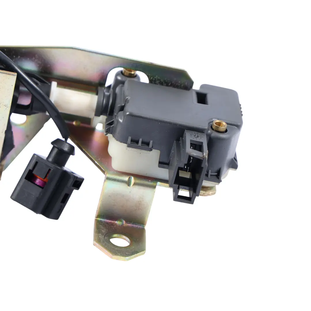 Zamek Zatrzask Klapy Bagażnika Tył do VW Volkswagen Touareg o numerze 7L0827506D VW Volkswagen Touareg Zamek Zatrzask Klapy Bagażnika Tył - SKU 7L0827506D - Numer Części 7L0827506D