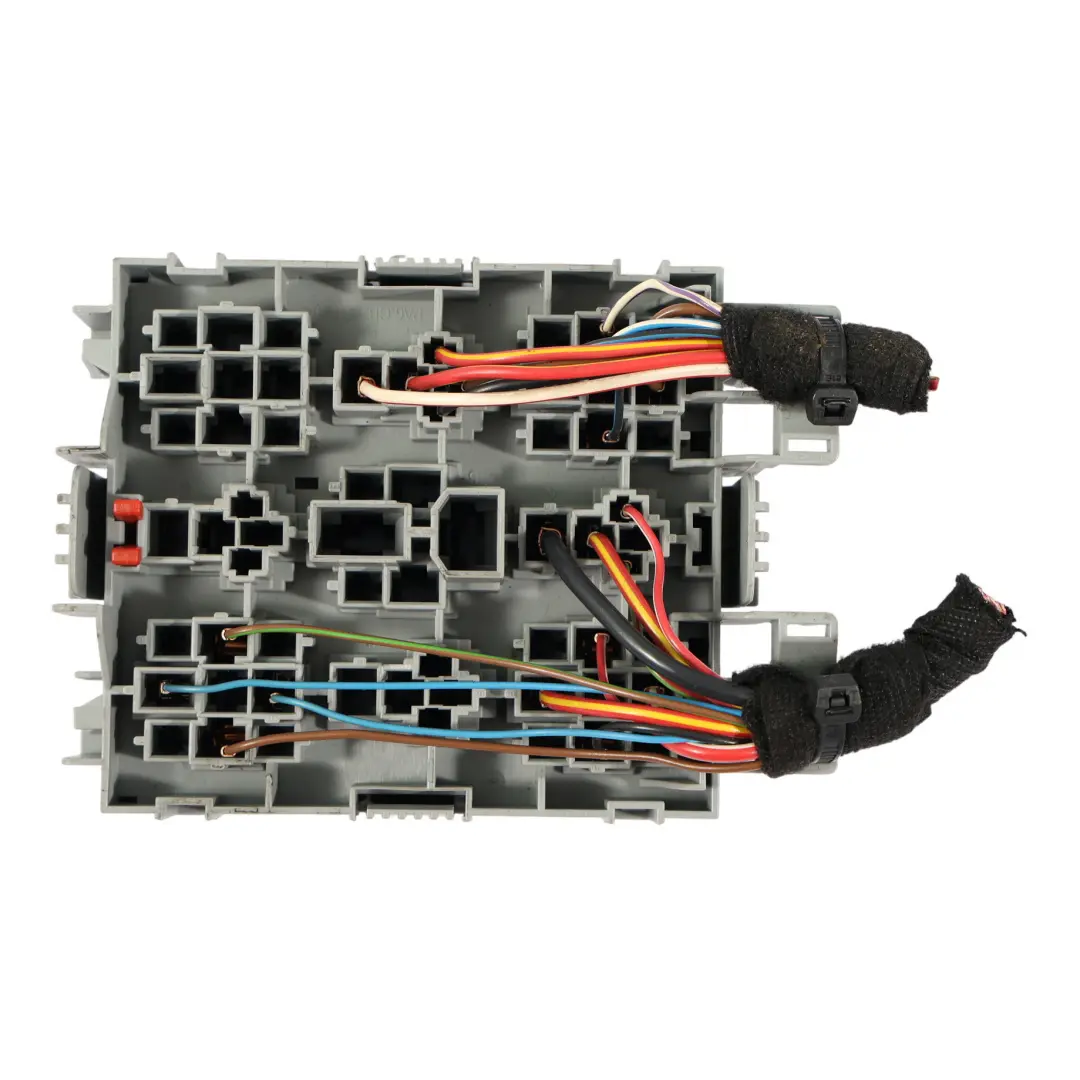 7L Płyta Uchwyt Przekaźników do Volkswagen Touareg o numerze 7L0937503 Volkswagen Touareg 7L Płyta Uchwyt Przekaźników - SKU 7L0937503-1 - Numer Części 7L0937503