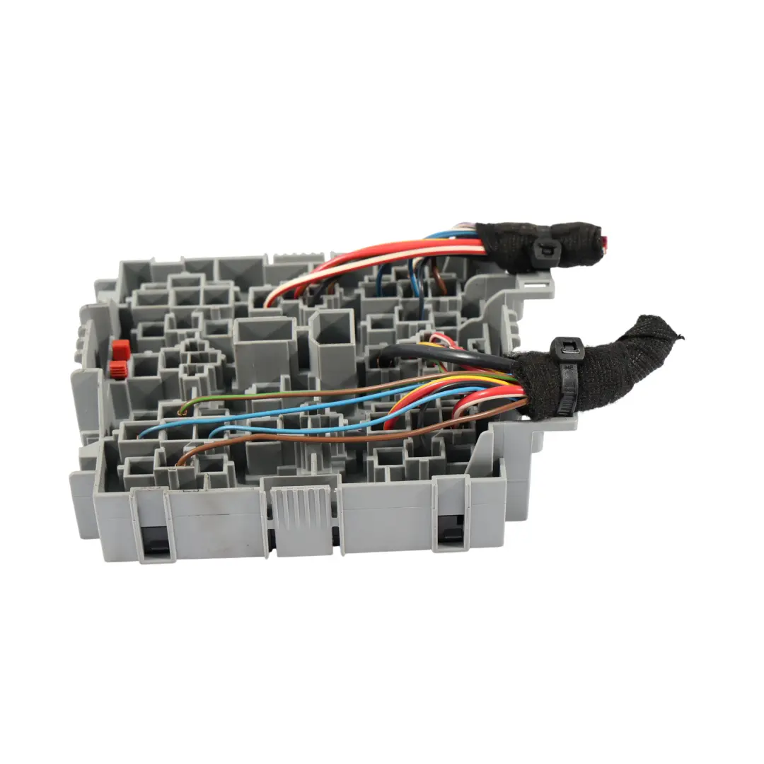 7L Płyta Uchwyt Przekaźników do Volkswagen Touareg o numerze 7L0937503 Volkswagen Touareg 7L Płyta Uchwyt Przekaźników - SKU 7L0937503-1 - Numer Części 7L0937503