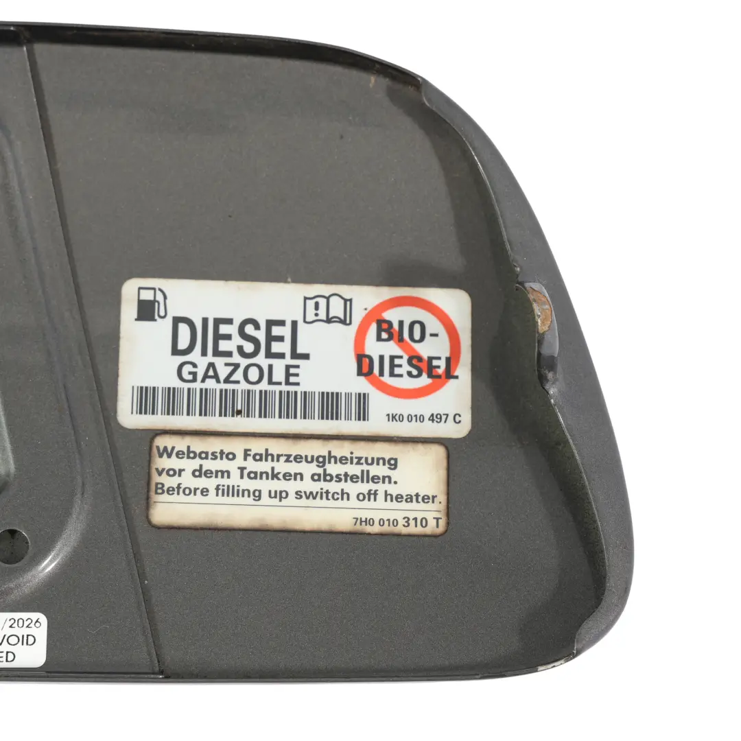 7L Klapka Wlewu Paliwa Szary Metalik do VW Touareg o numerze 7L6809905B VW Touareg 7L Klapka Wlewu Paliwa Szary Metalik - SKU 7L6809905B-ATG - Numer Części 7L6809905B