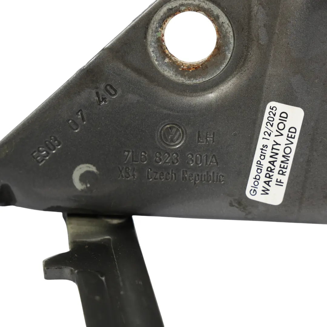 7L Cerniera Cofano Anteriore Sinistra Grigio - R7P per Volkswagen Touareg con numero di parte 7L6823301A Volkswagen Touareg 7L Cerniera Cofano Anteriore Sinistra Grigio - R7P - SKU 7L6823301A-ATG - Numero di parte 7L6823301A