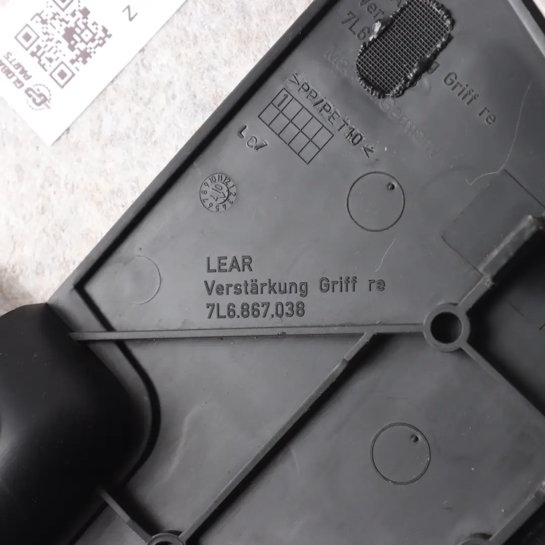 7L Osłona Panelu Bagażnika Tylna Prawa do Volkswagen Touareg o numerze 7L6867038 Volkswagen Touareg 7L Osłona Panelu Bagażnika Tylna Prawa - SKU 7L6867038 - Numer Części 7L6867038