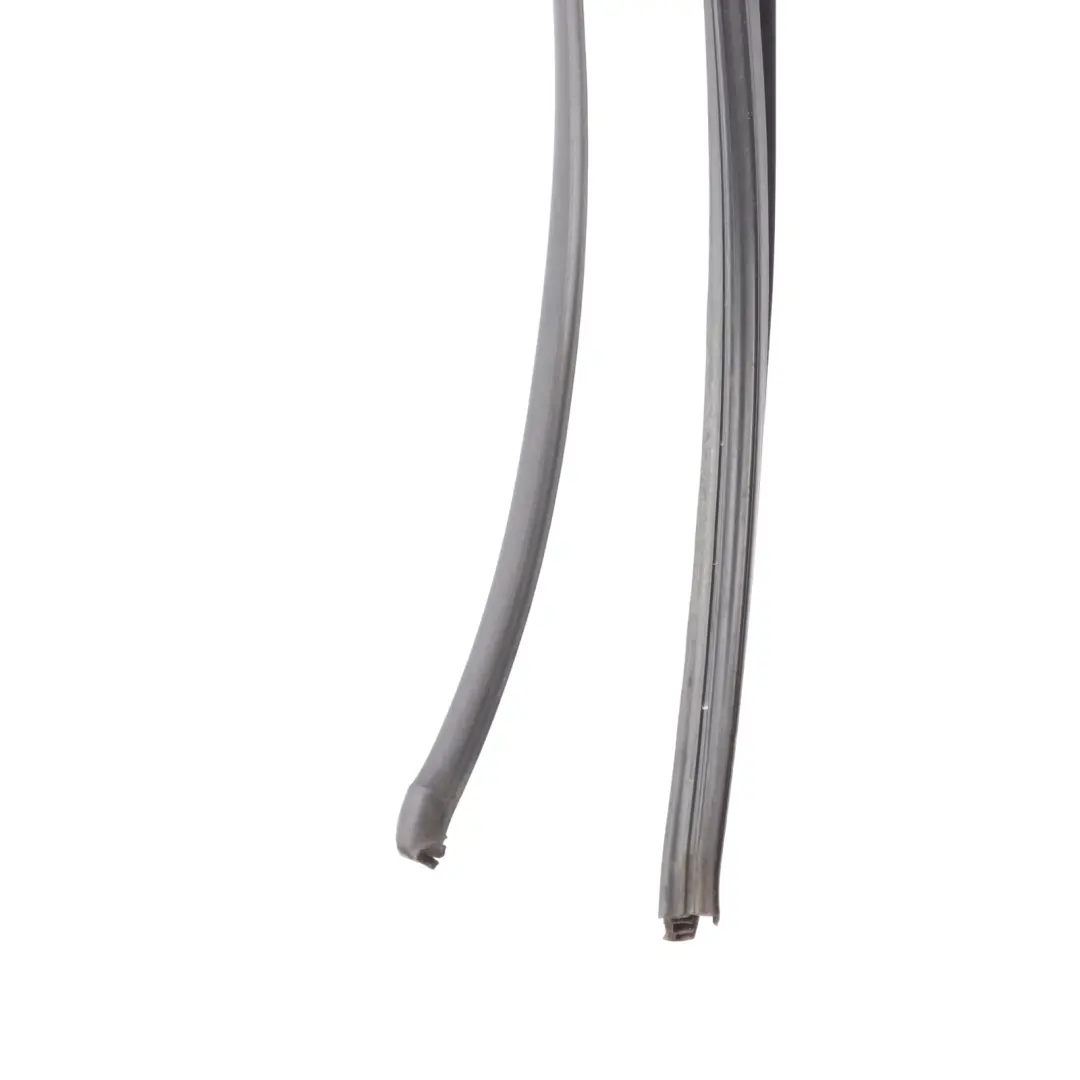 7P Rama Prowadnica Szyby Drzwi Chrom Lewy Tył do Volkswagen Touareg o numerze 7P0839431L Volkswagen Touareg 7P Rama Prowadnica Szyby Drzwi Chrom Lewy Tył - SKU 7P0839431L - Numer Części 7P0839431L