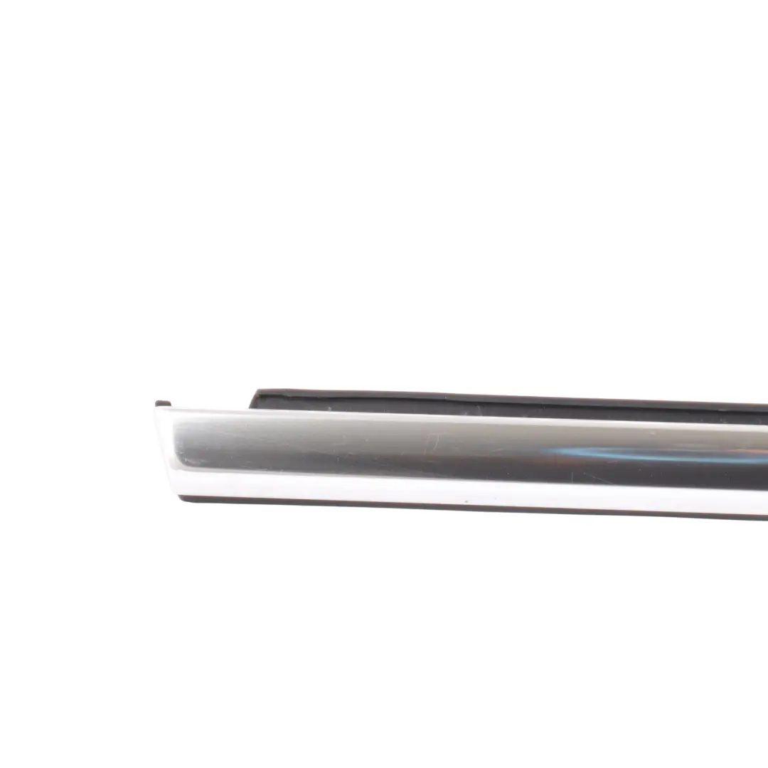 Volkswagen Touareg 7P Moldura Ventana Puerta Trasera Derecha Aluminio - SKU 7P0839477E - Número de pieza 7P0839477E
