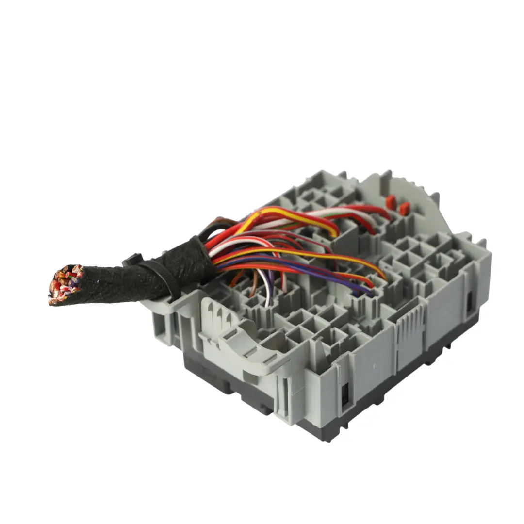 7P Fuse Box Relay Control Module to VW Volkswagen Touareg with Part number 7P0937211A VW Volkswagen Touareg 7P Fuse Box Relay Control Module - SKU 7P0937211A-1 - Part number 7P0937211A