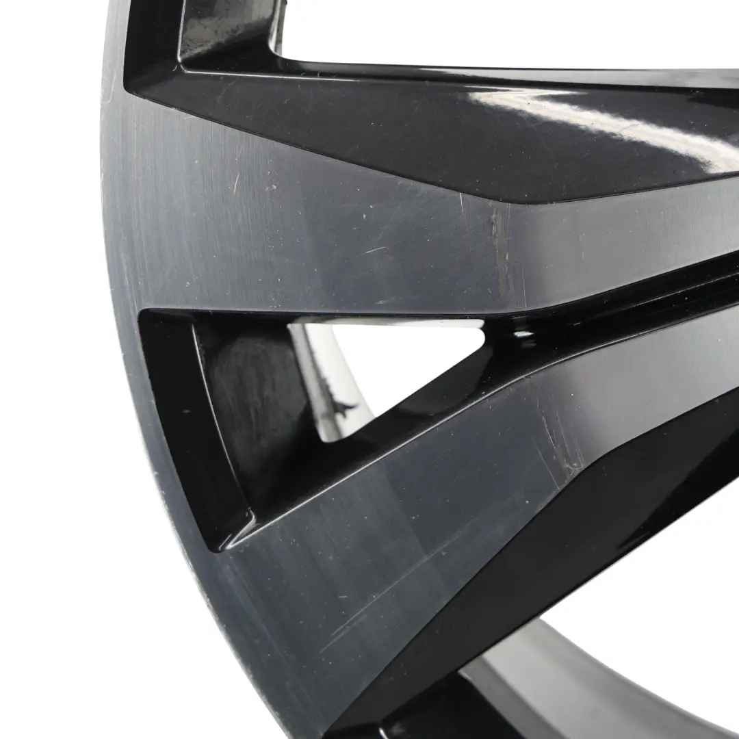 7P Srebrna Felga Aluminiowa 20" 9J ET:57 do Volkswagen Touareg o numerze 7P6601025AL Volkswagen Touareg 7P Srebrna Felga Aluminiowa 20" 9J ET:57 - SKU 7P6601025AL-1 - Numer Części 7P6601025AL