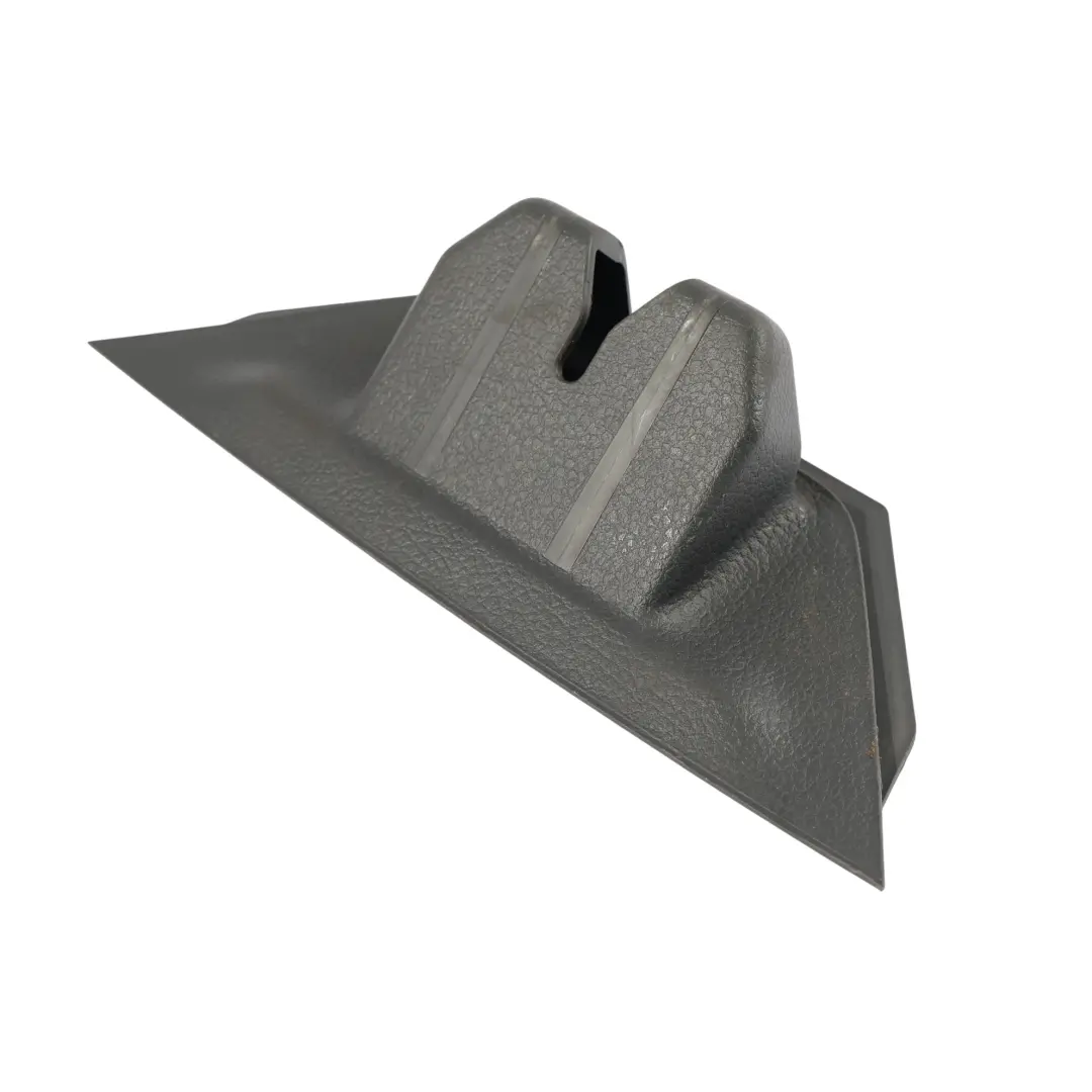 7P Tapa De Plástico De Cierre Del Portón Trasero para Volkswagen Touareg con número de pieza 7P6827520C Volkswagen Touareg 7P Tapa De Plástico De Cierre Del Portón Trasero - SKU 7P6827520C - Número de pieza 7P6827520C