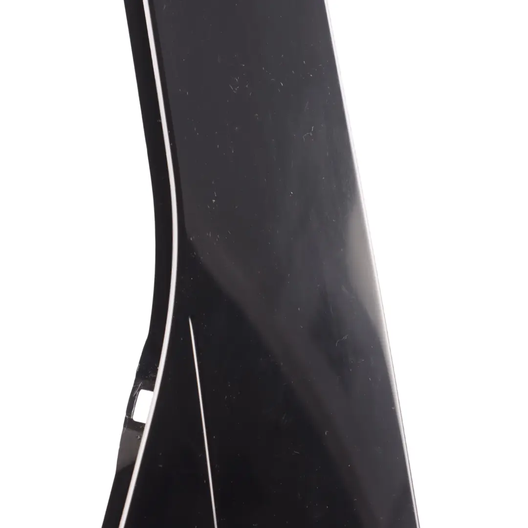 7P Rivestimento Finestrino Portiera Posteriore Sinistro per VW Touareg con numero di parte 7P6839903 VW Touareg 7P Rivestimento Finestrino Portiera Posteriore Sinistro - SKU 7P6839903 - Numero di parte 7P6839903