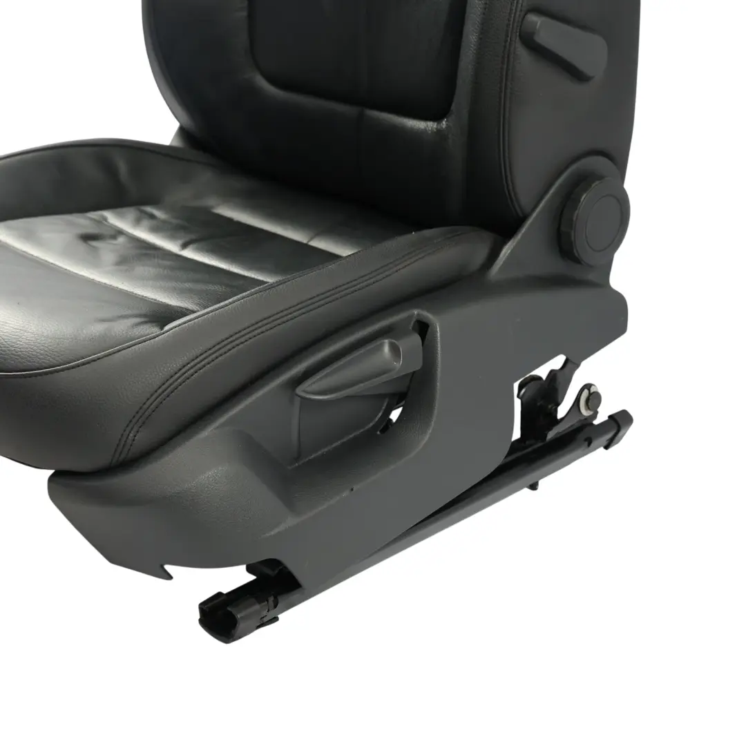 7P Fotel Grzany Skóra Titanowy Czarny Lewy Przód Przedni do Volkswagen Touareg o numerze 7P6881805FL Volkswagen Touareg 7P Fotel Grzany Skóra Titanowy Czarny Lewy Przód Przedni - SKU 7P6881805FL-1 - Numer Części 7P6881805FL