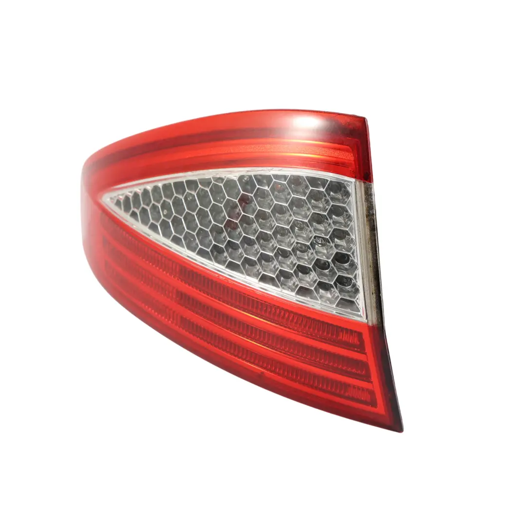 Ford Mondeo Mk4 Lampa Zewnętrzna Błotnika Tył Lewo - SKU 7S71-13405-A - Numer Części 7S71-13405-A