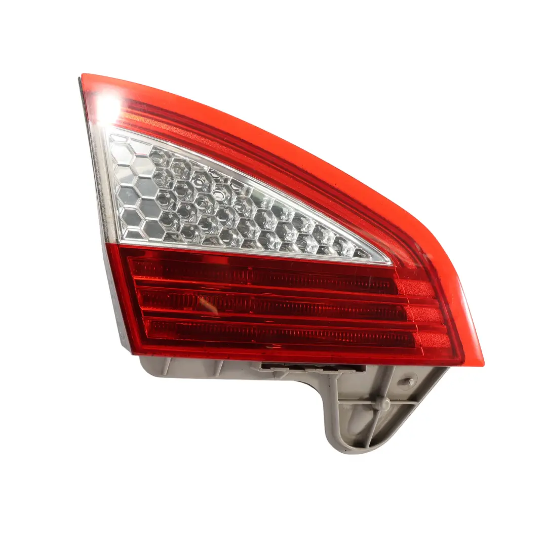 Ford Mondeo Mk4 Portellone Posteriore Luce Interna Sinistra - SKU 7S71-13A603-A - Numero di parte 7S71-13A603-A
