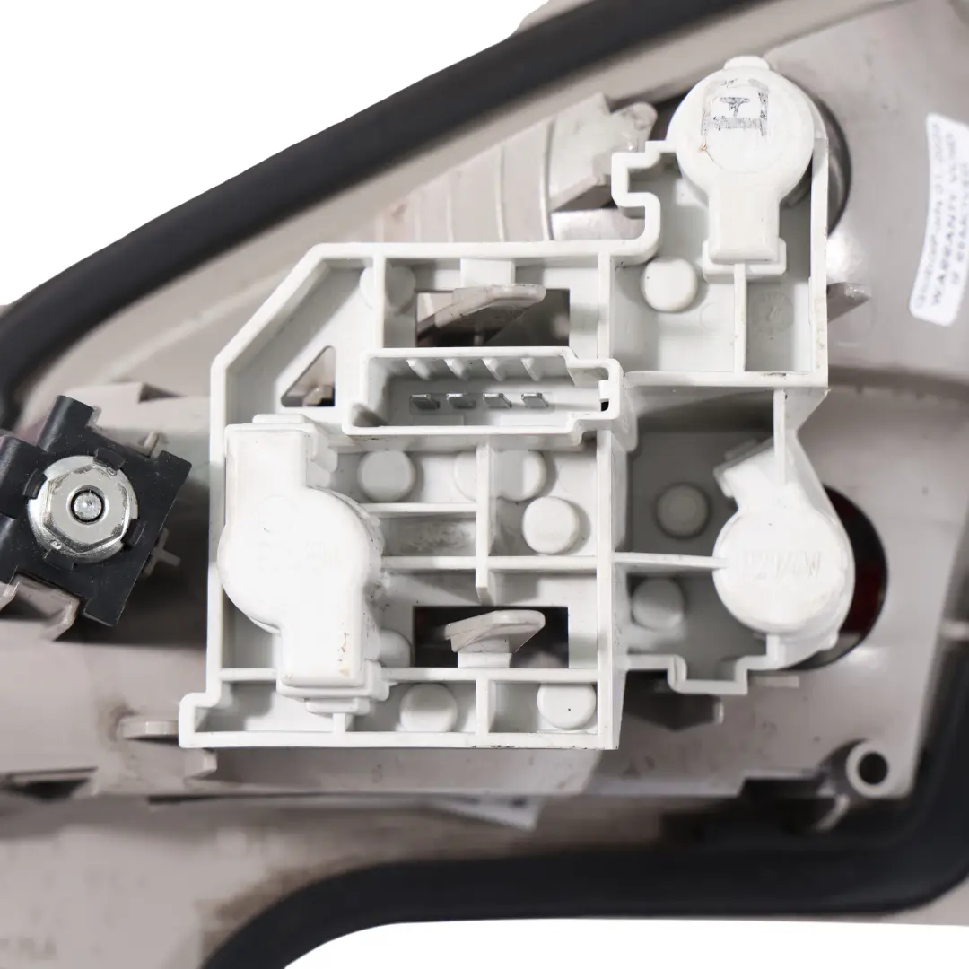 Mk4 Portellone Posteriore Luce Interna Sinistra per Ford Mondeo con numero di parte 7S71-13A603-A Ford Mondeo Mk4 Portellone Posteriore Luce Interna Sinistra - SKU 7S71-13A603-A - Numero di parte 7S71-13A603-A